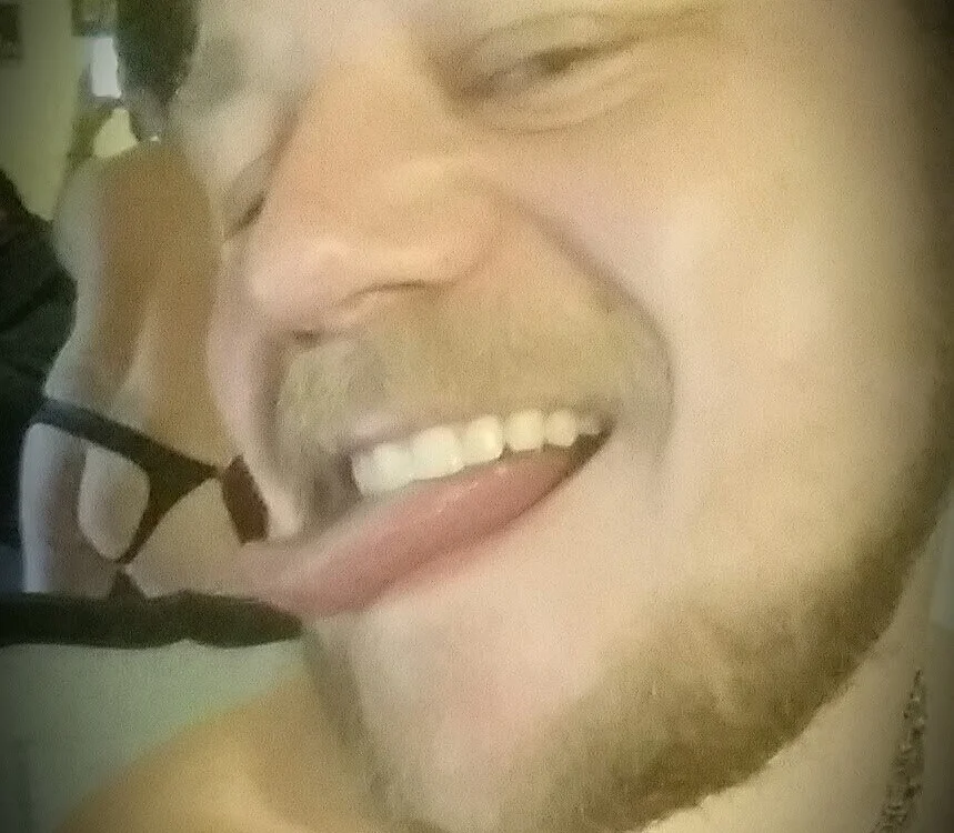 UpInMe69wMe's Offline Chat Room