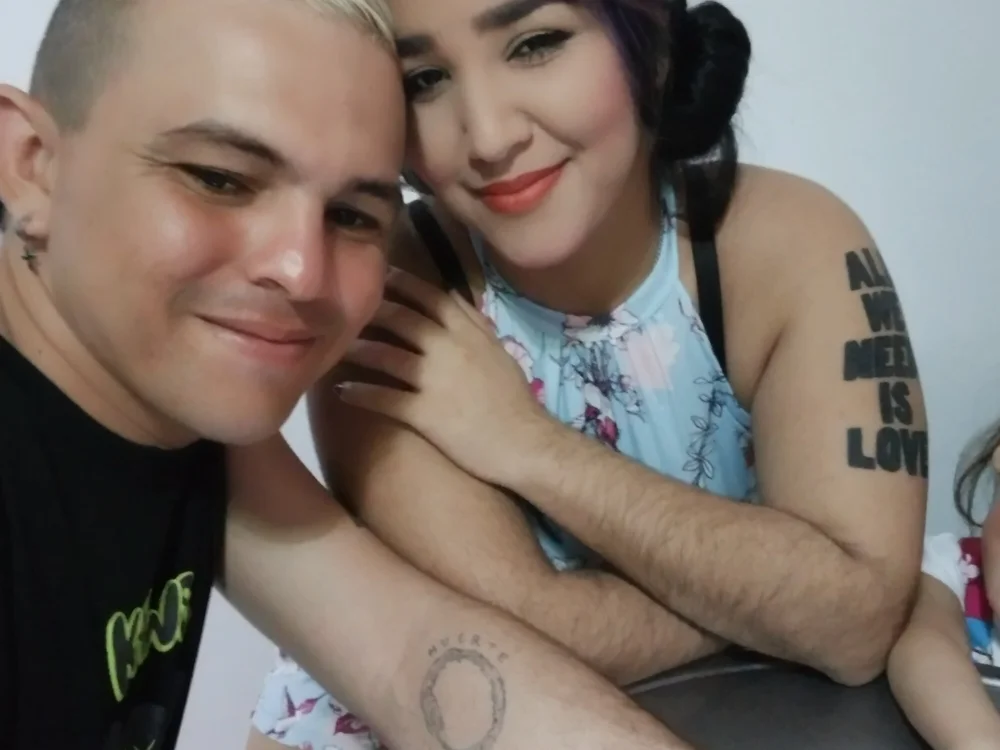 chanelANDcarlos' Offline Chat Room