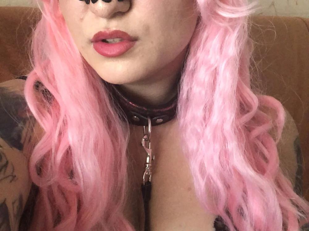 AhMonikaPeach's Offline XXX Chat