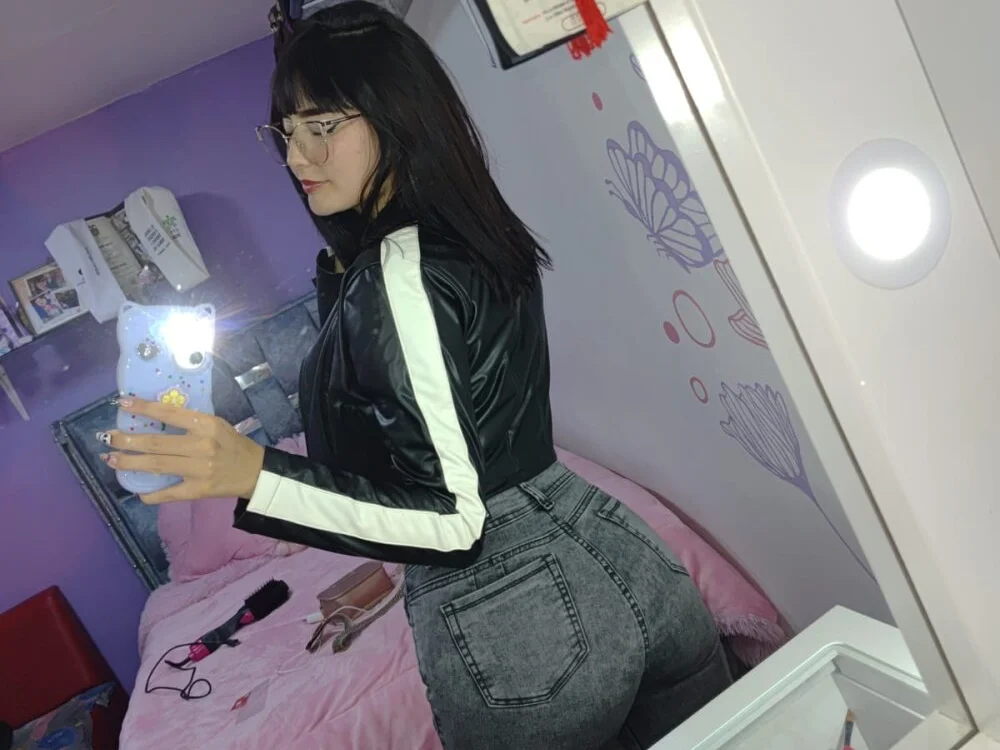 Ela_James_ Offline XXX-chat