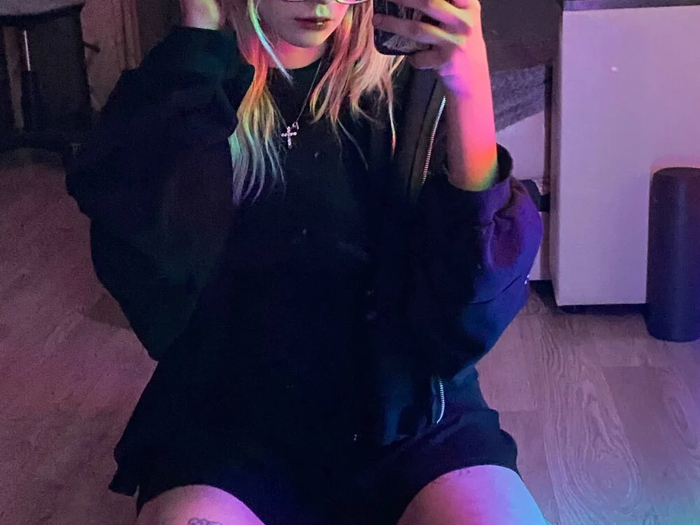 Hinara1 Offline XXX-Chat