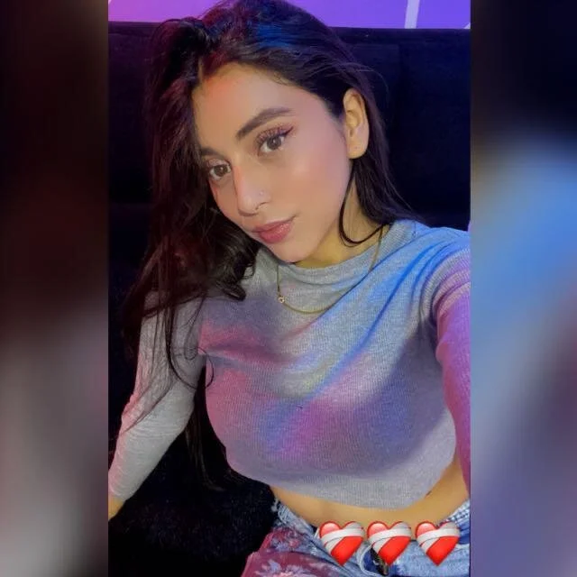 emily_sofia_r's Offline XXX Chat