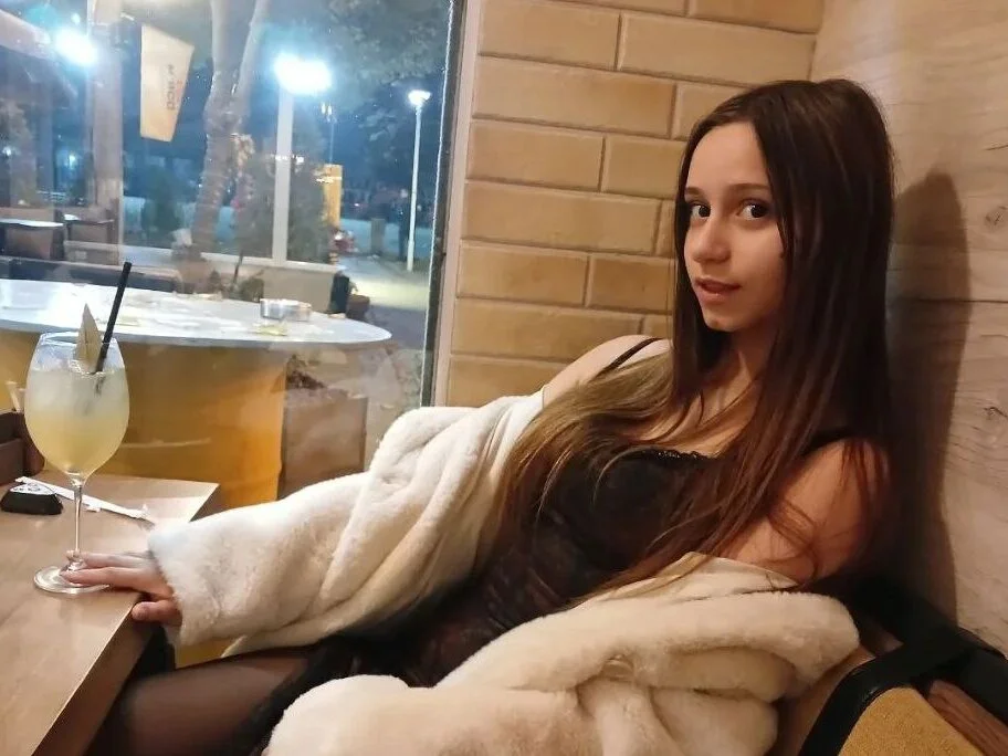 TinyNatalie Chat XXX offline