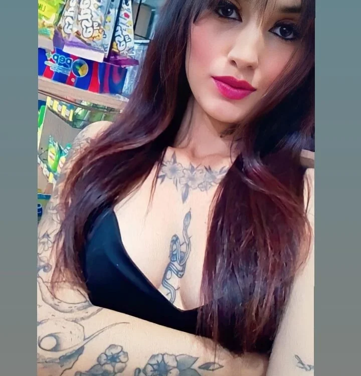 online-models' Offline Chat Room