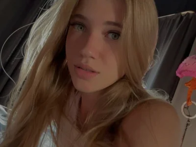 AnneFoxy on StripChat