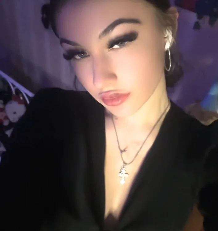 Офлайн-чат XXX Lisa_Arning