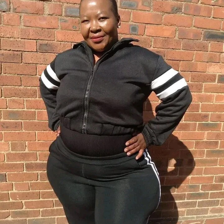 Hugecurvyass3xx: офлайн-секс-чат