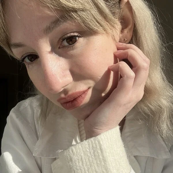 Elsa202599 অফলাইন XXX চ্যাট