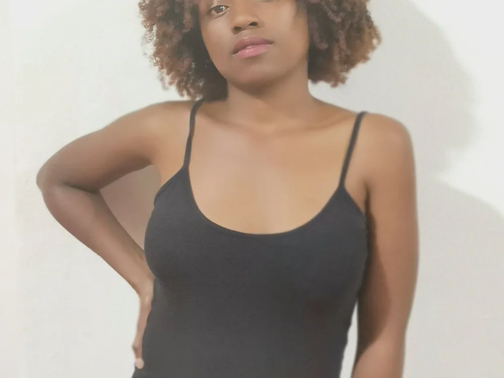Erotica_Chic's Offline Chat Room