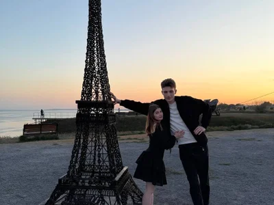 EmiliaCouple - curvy