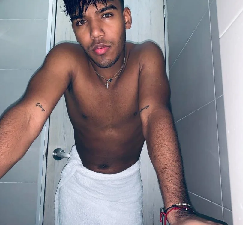 RyanBuckx Adlı Modelin Çevrimdışı XXX Sohbeti