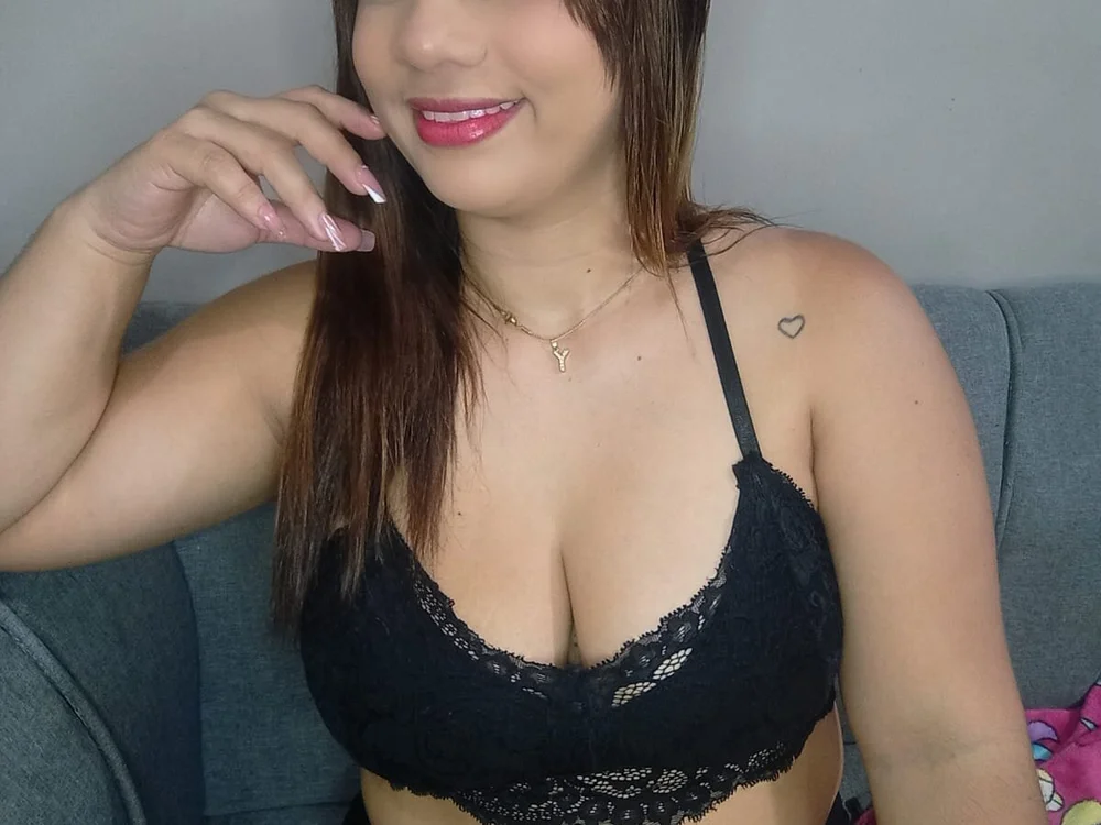 Adhara-sofia's Offline Chat Room