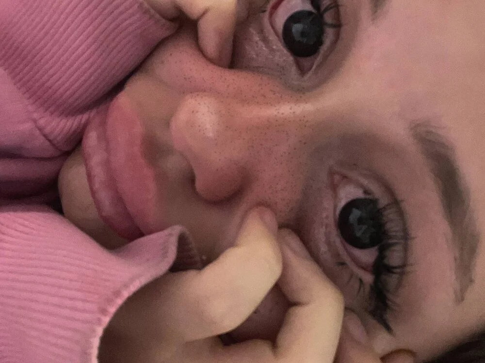 shy_melony's Offline XXX Chat