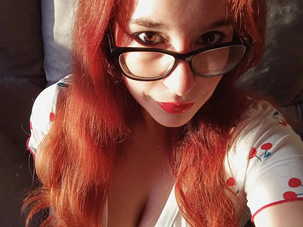 Lady_pelliroja's Offline Chat Room