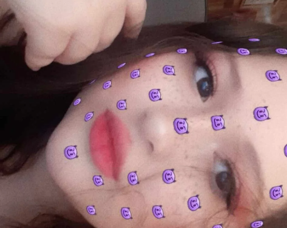 AbrilUwU's Offline Chat Room