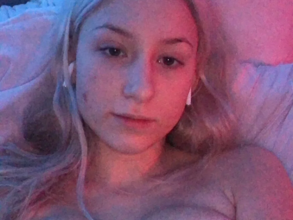ccbabyy2002's Offline XXX Chat