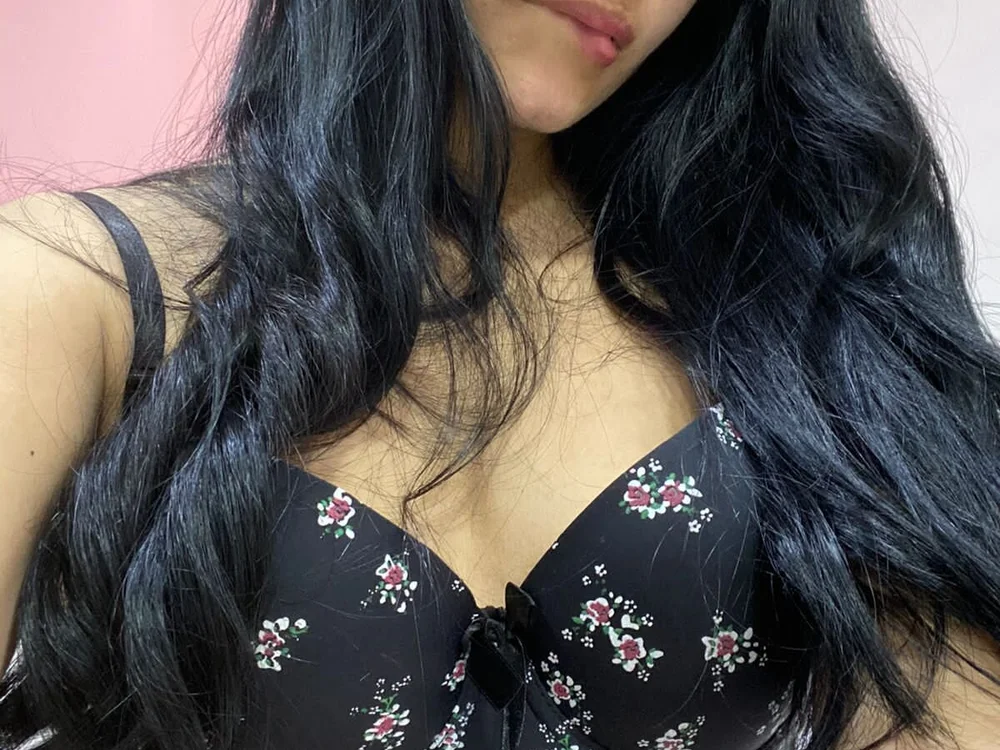 Annyhernandez_ Adlı Modelin Çevrimdışı Sohbet Odası