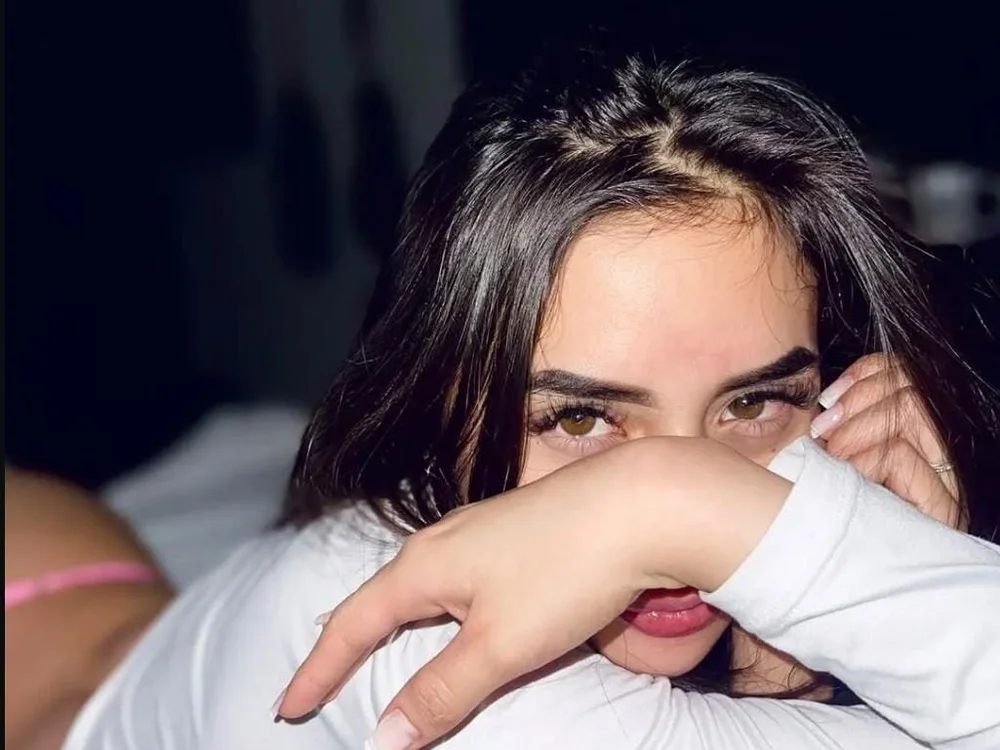mia_ponce_a's Offline XXX Chat