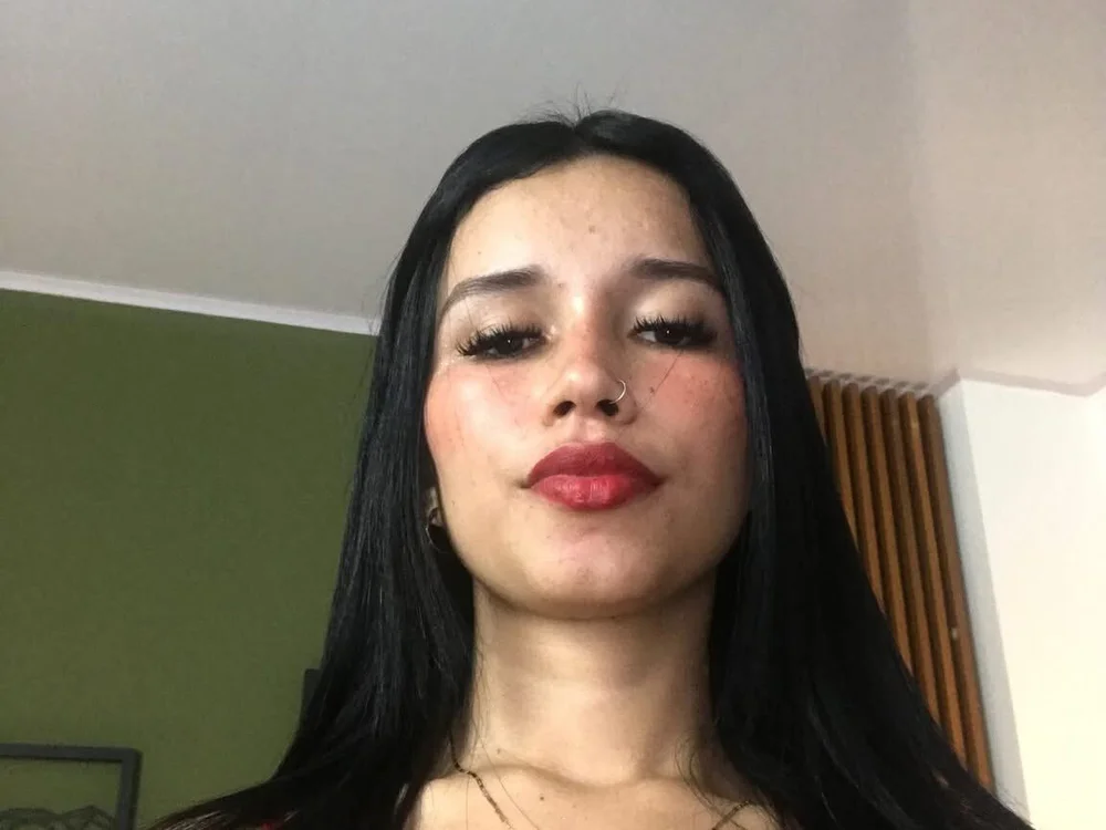 alison_ro Chat XXX offline