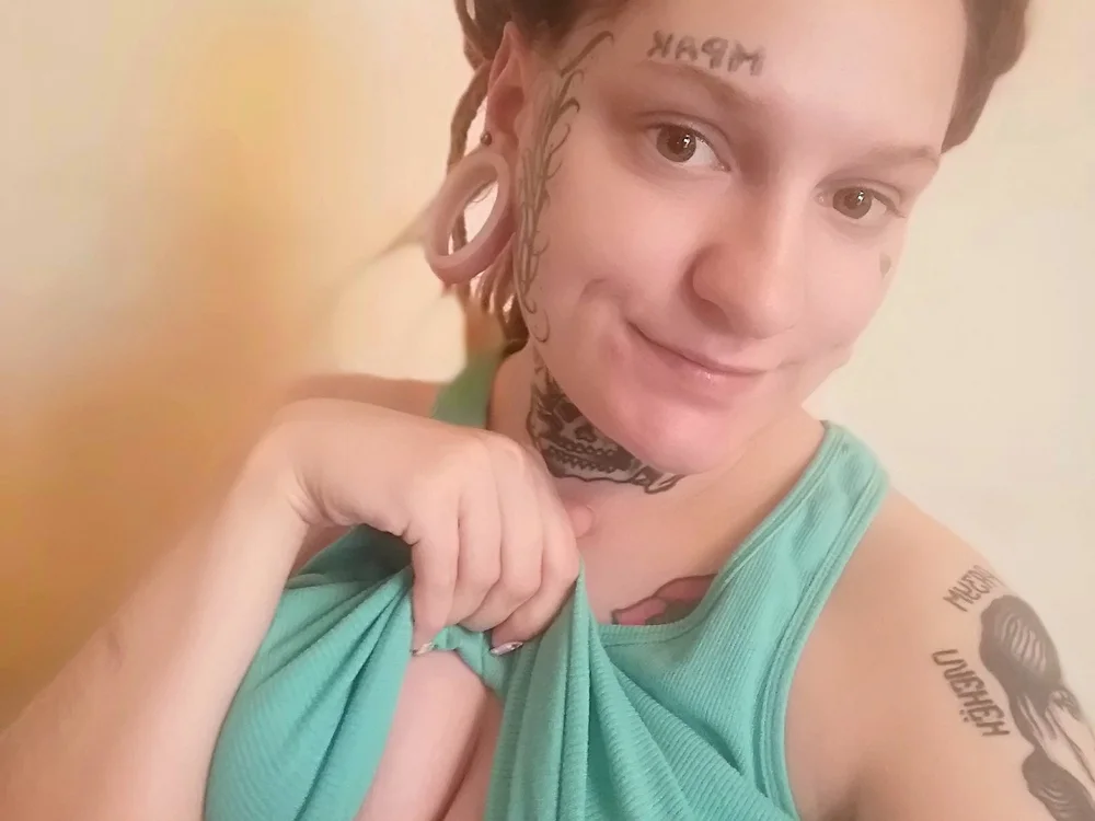 Pretty_Pregnant's Offline XXX Chat