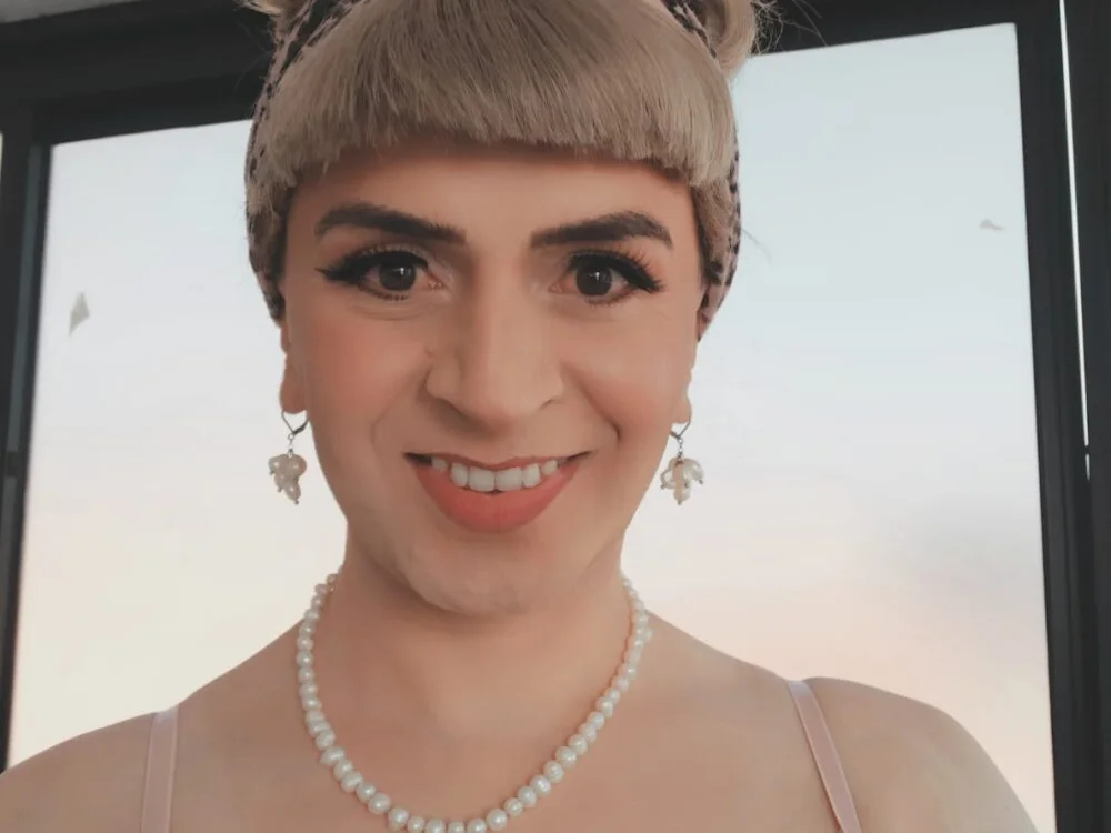 victoria_TS_pinup's Offline XXX Chat