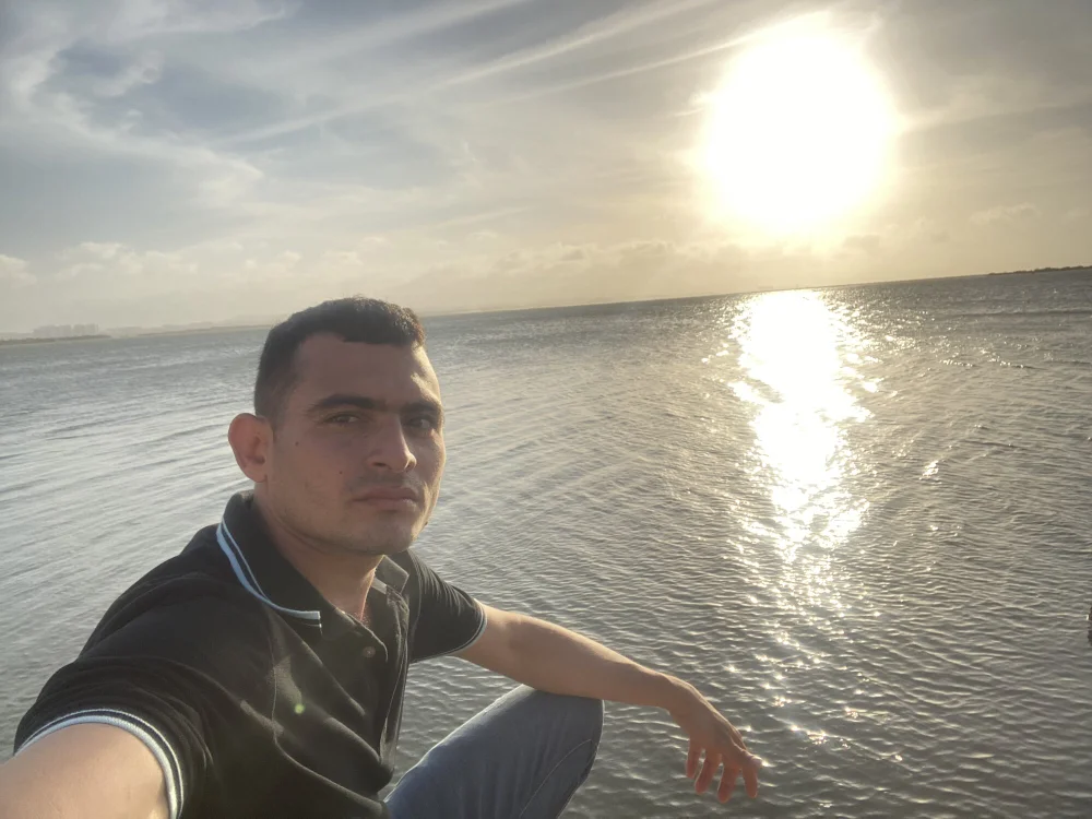 luisdcb12's Offline Chat Room