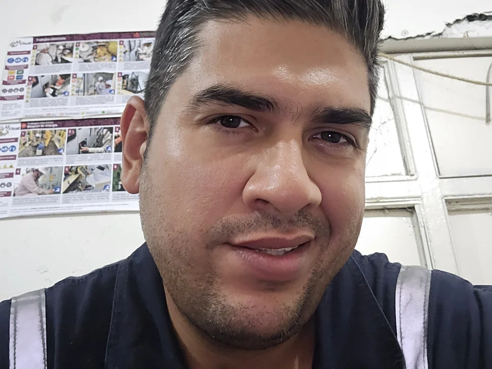 Perritocaliente23's Offline Chat Room