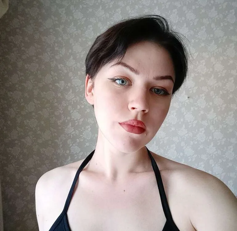 Sophie_Chase's Offline Chat Room