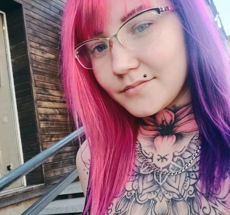 AmandaLittleBitch's Offline Chat Room