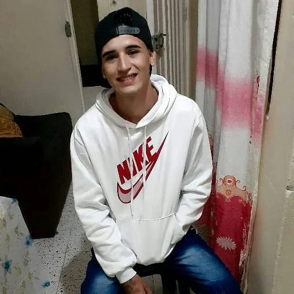 carlooss29 Offline XXX-Chat