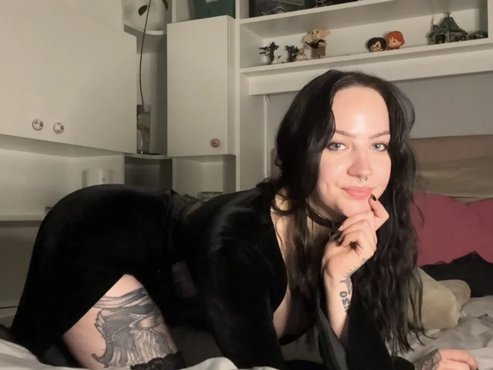 KinkyKitty696's Offline Chat Room