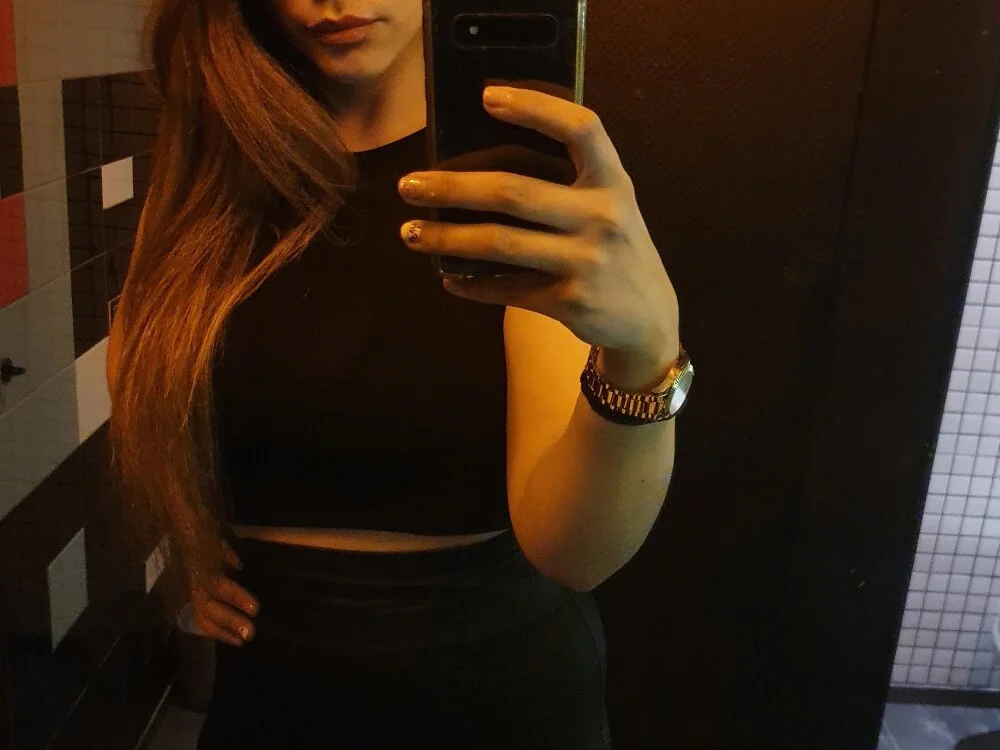 nahiarabiel33 Offline XXX-Chat