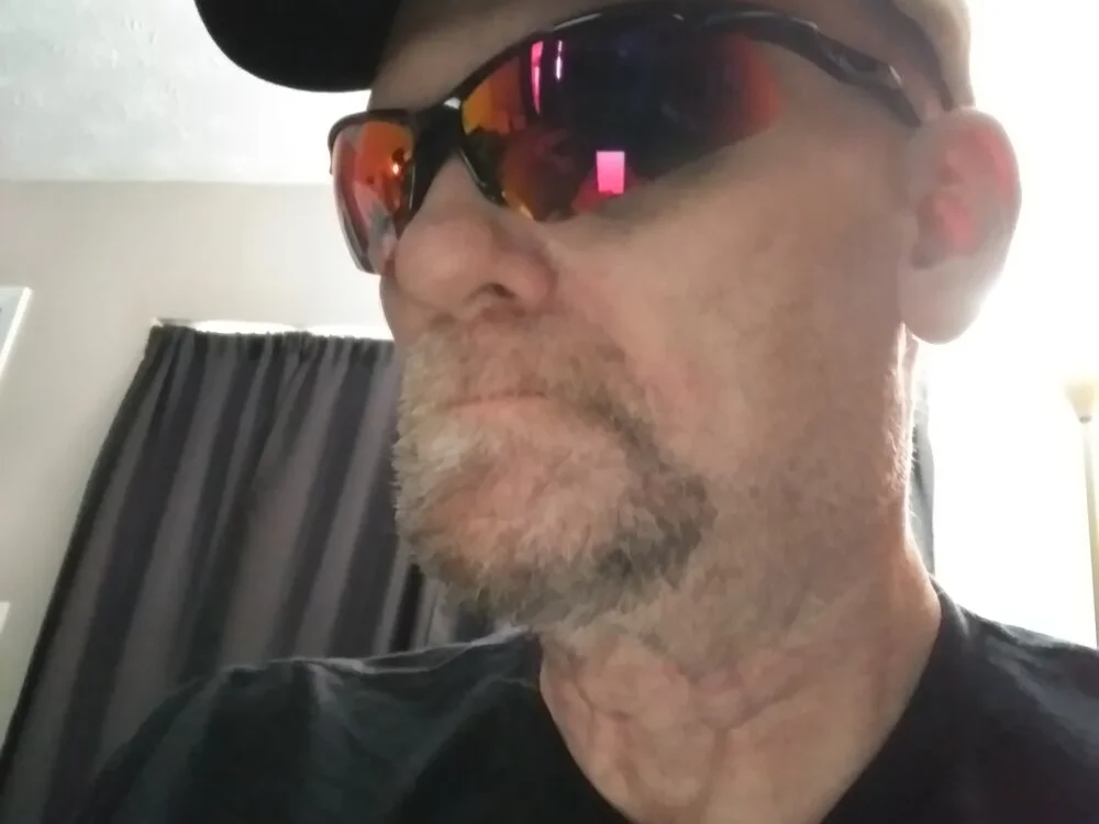 bearhasbigstick's Offline XXX Chat