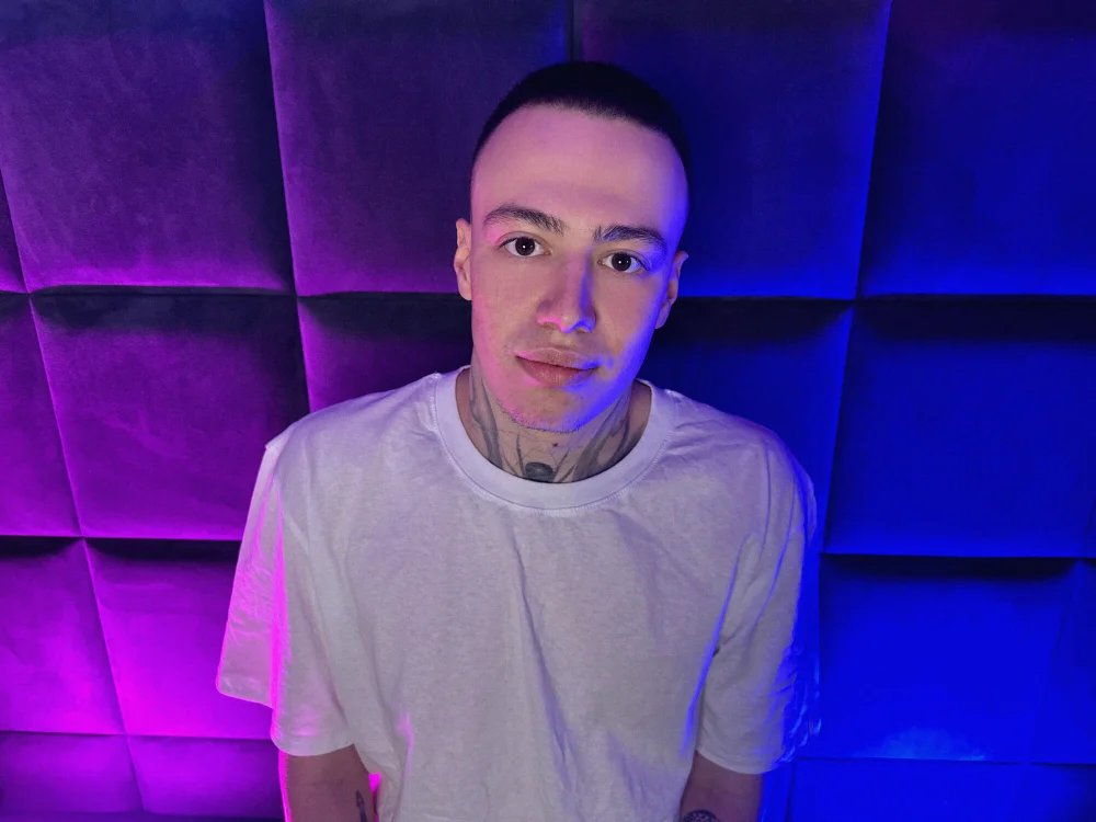 DanielNeal's Offline Chat Room