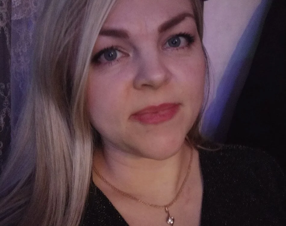 WonderfulKaty's Offline Chat Room