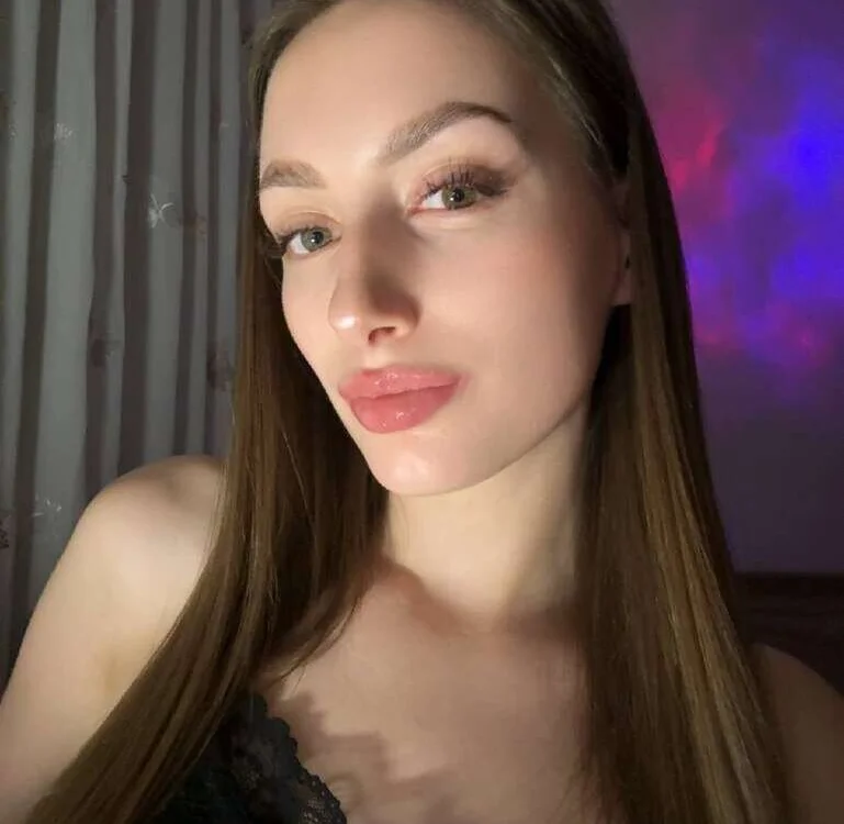 Christine_Kelly's Offline Chat Room