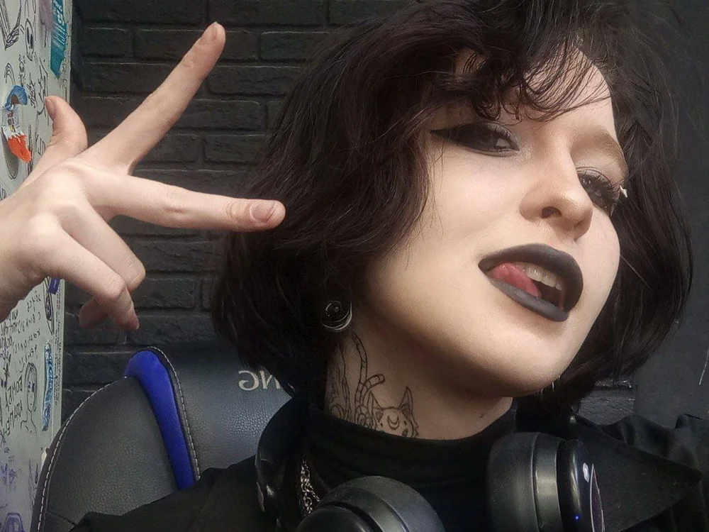 LynGault's Offline Chat Room