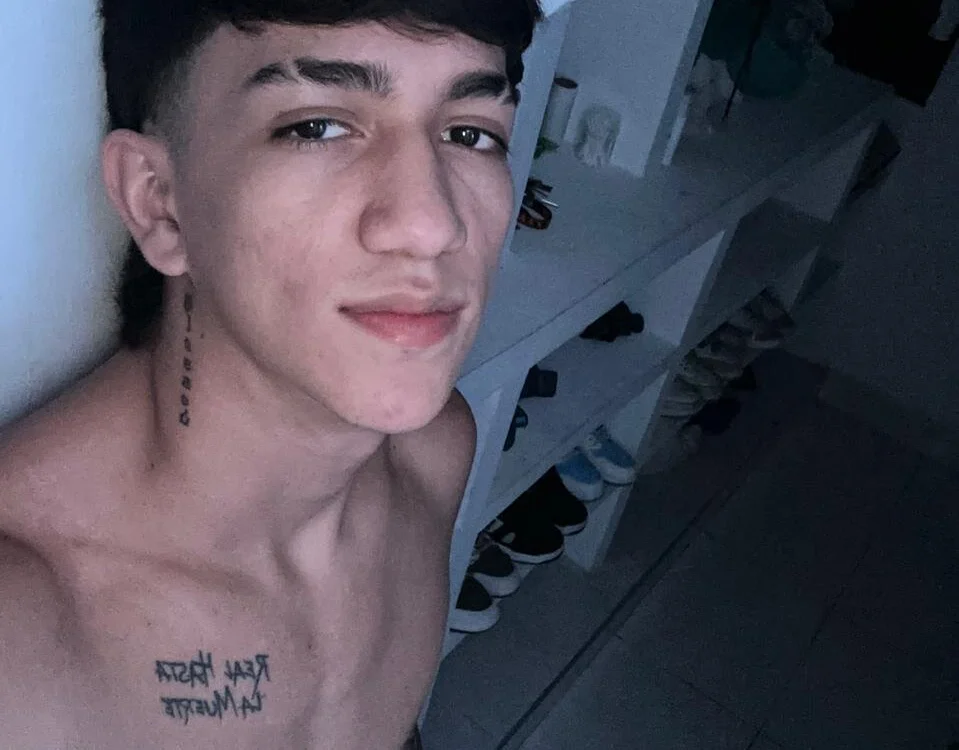 party_andrew2n Offline XXX chat