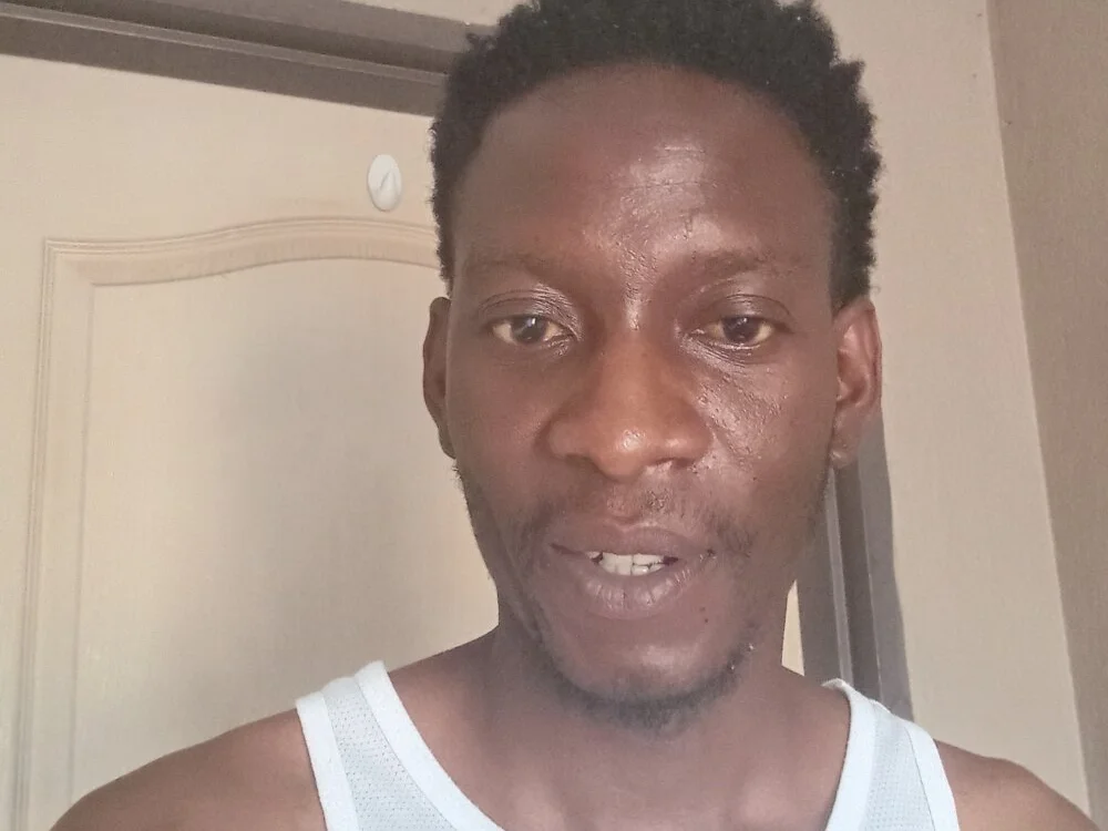 ShonatribeのオフラインXXXチャット