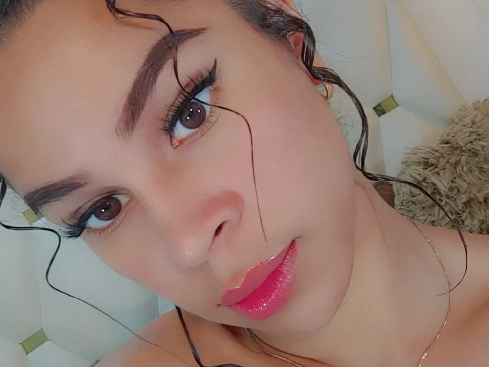 Exotica_Celyne_ Adlı Modelin Çevrimdışı XXX Sohbeti