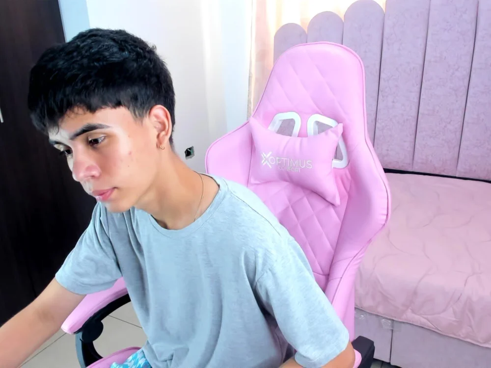Harooncox's Offline Chat Room