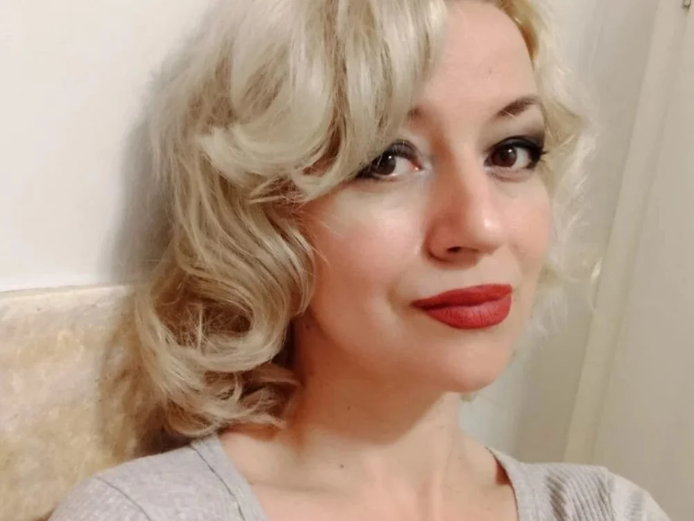 ClassyTinaa Chat XXX offline