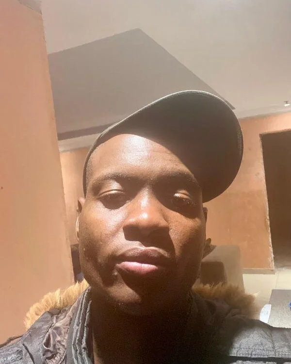 Mbhebheninicholas' Offline Chat Room