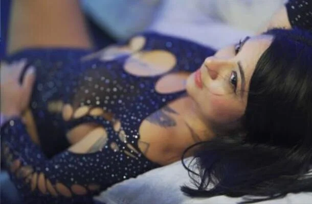 Mia_collinslove's Offline XXX Chat