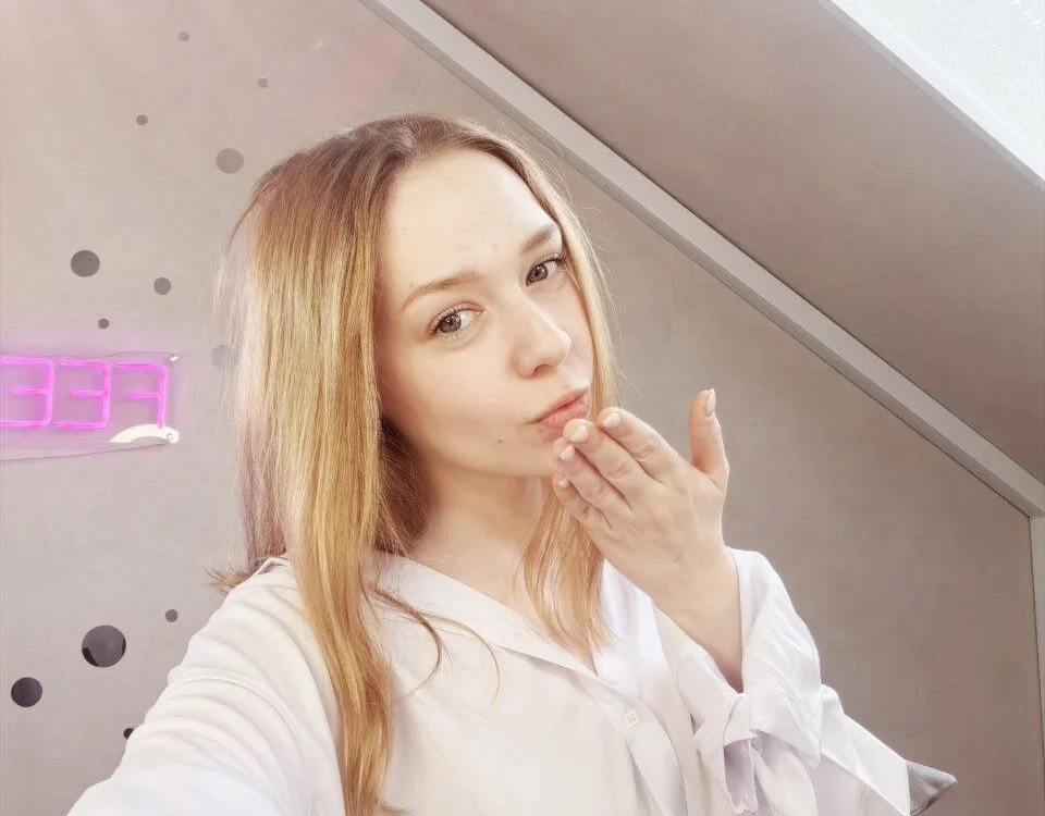 AliceChristensen's Offline Chat Room