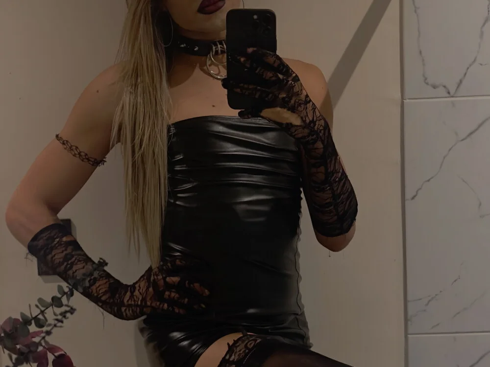 Lia_Jones77 Chat XXX offline