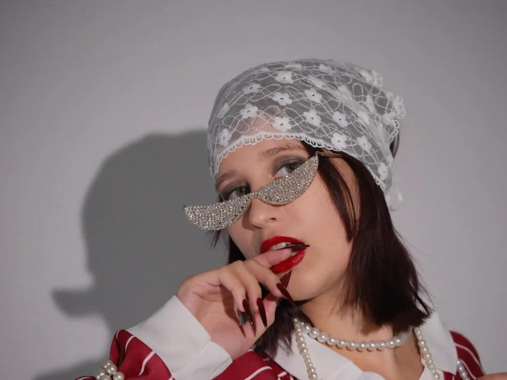 Lil_Stasy Adlı Modelin Çevrimdışı XXX Sohbeti