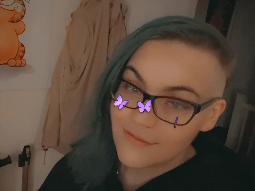 Anna_Slut21's Offline Chat Room