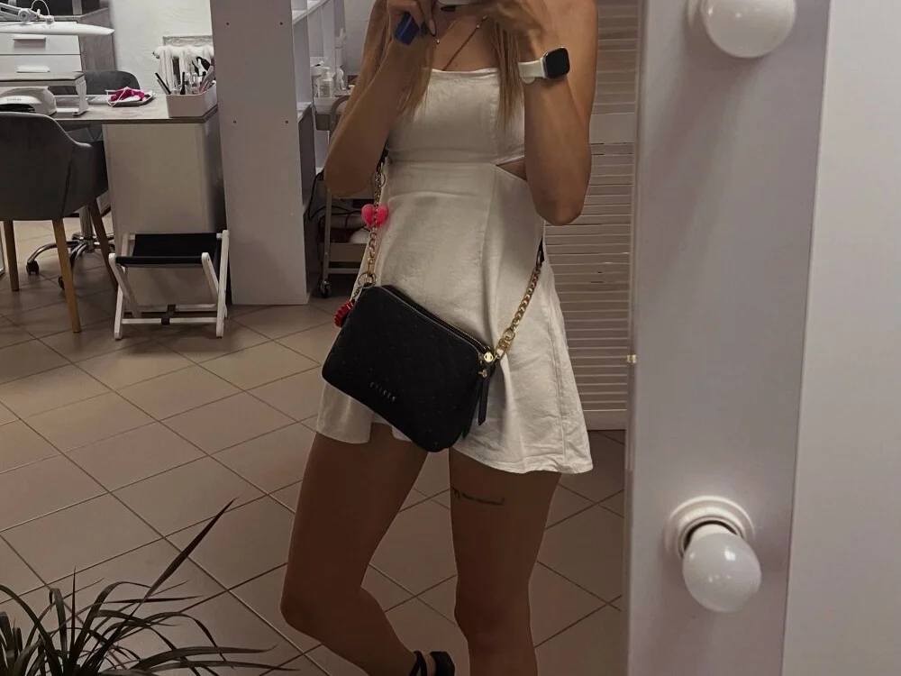 Hanna_R_o_s_e Adlı Modelin Çevrimdış ı XXX Sohbeti