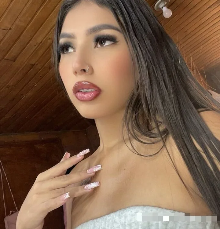 Ruby_Rouge_ Chat XXX offline